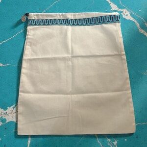 Tory Burch Dustbag Brand New. Stickers still attached. Measurements 15”X12”